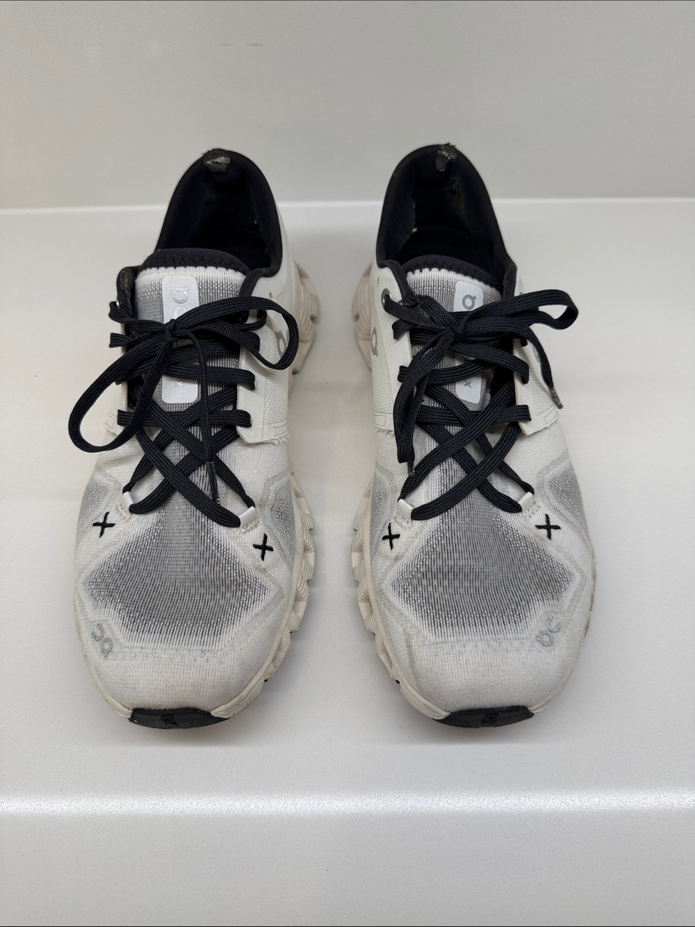On Cloud women’s White and Black Athletic Running Shoes